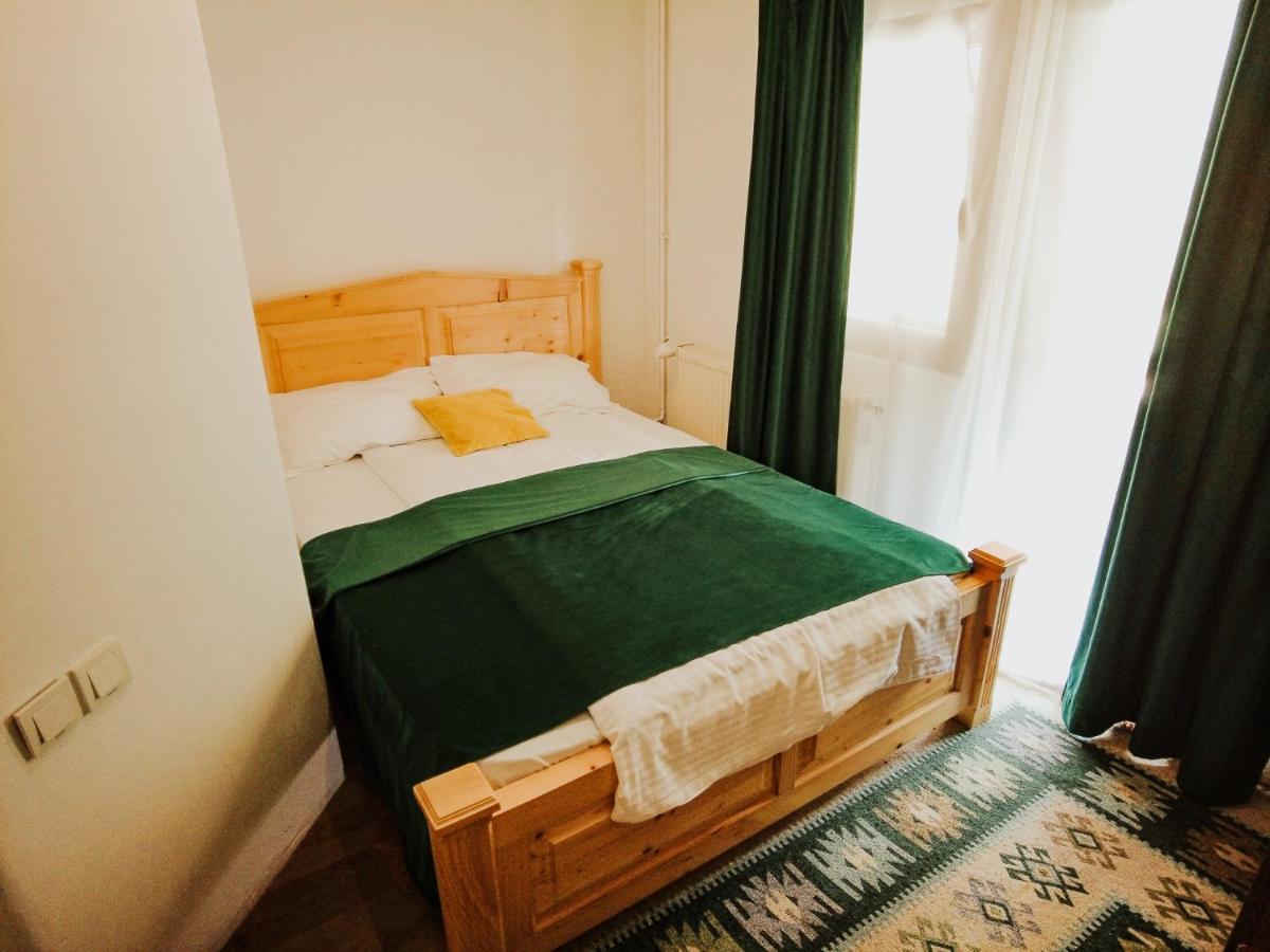 Laptici - Statiunea Pestera-padina, Bucegi *