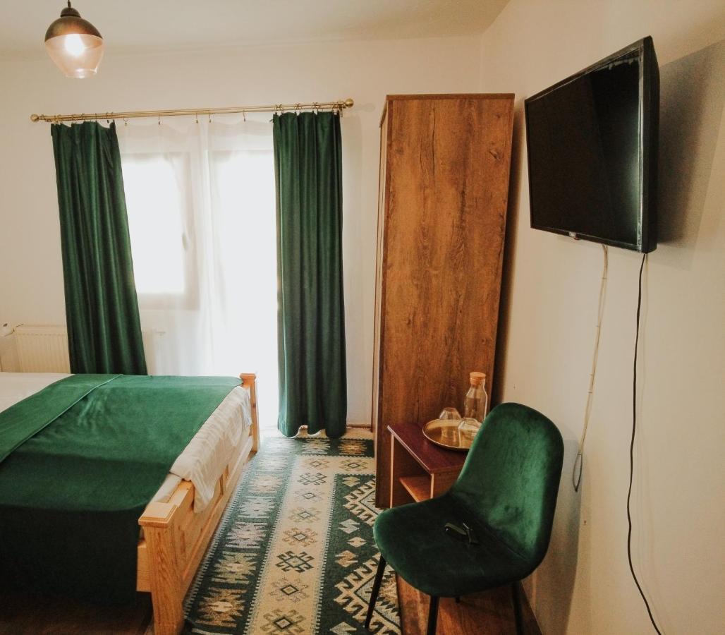 Laptici - Statiunea Pestera-padina, Bucegi