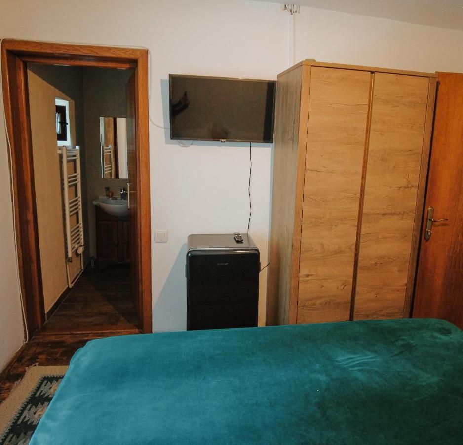Laptici - Statiunea Pestera-padina, Bucegi *