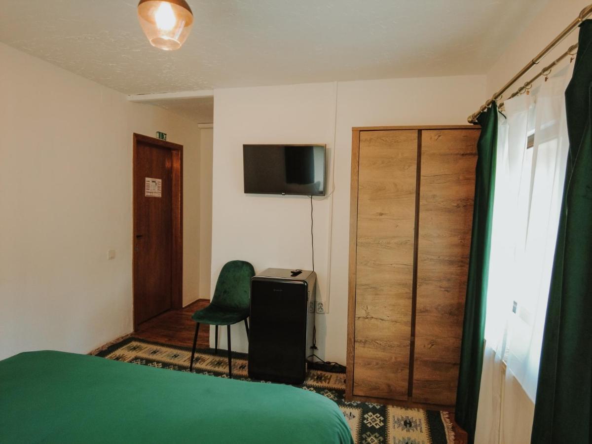 Laptici - Statiunea Pestera-padina, Bucegi *