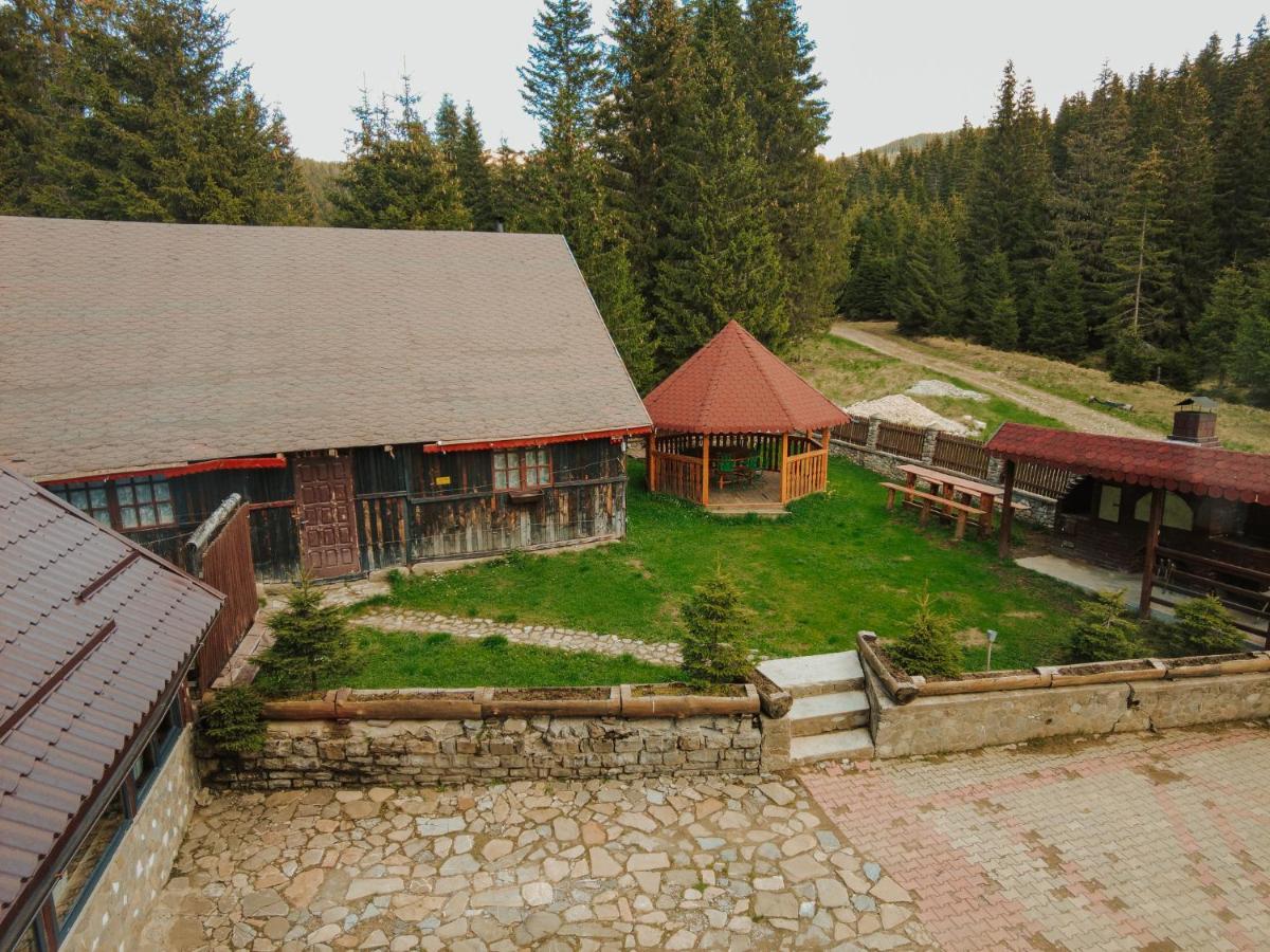 Cabană Laptici - Statiunea Pestera-padina, Bucegi Sinaia